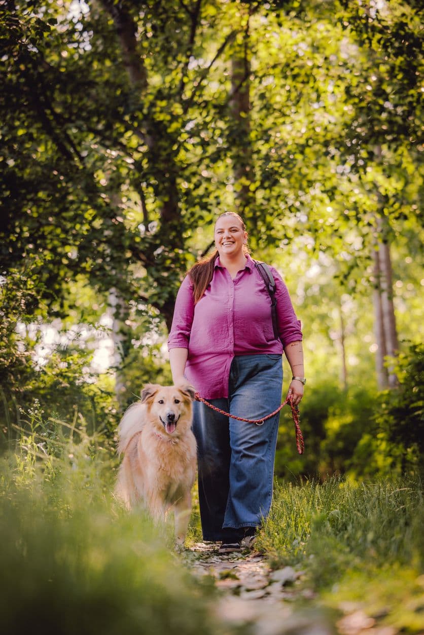 De mooiste aangelijnde wandelroutes met je hond: rust voor onzekere of reactieve honden
